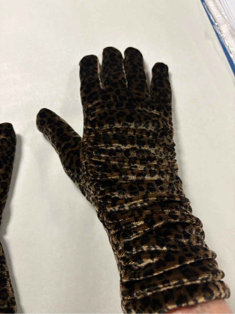 Cejon articulate Women's Leopard Velvet Ruched Gloves - Brown One  Size